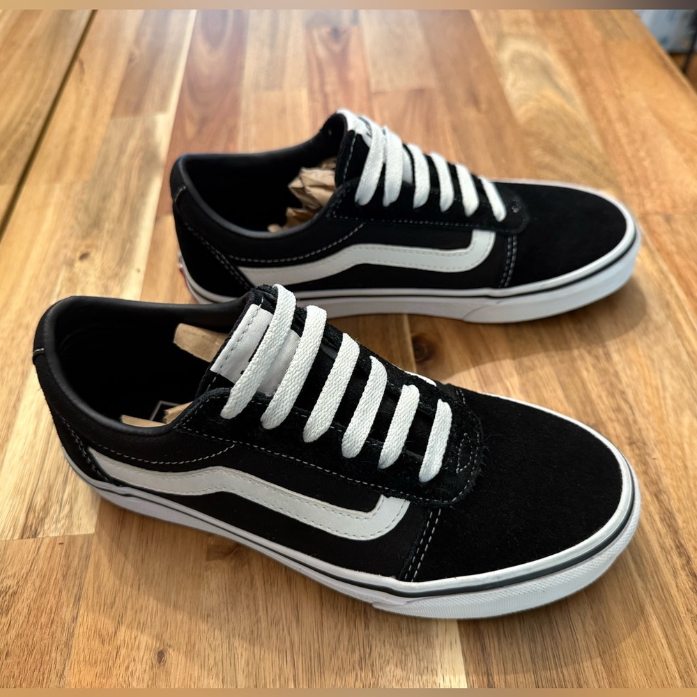 SOLD Vans Old Skool Shoe, Women’s size 6.5
